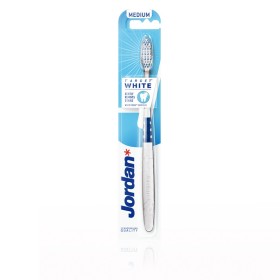 JORDAN Target White Toothbrush, Medium, Οδοντόβουρτσα για τη Διατήρηση της Φυσικής Λευκότητας των Δοντιών - 1τεμ